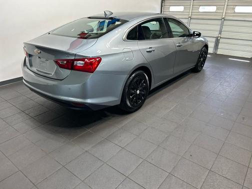 Sterling Gray Metallic 2024 Chevrolet Malibu FWD 1LT