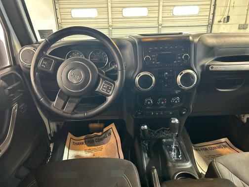 Bright White Clearcoat 2018 Jeep Wrangler JK Unlimited Sahara