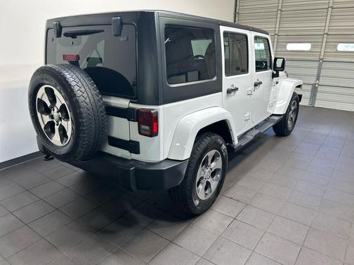 Bright White Clearcoat 2018 Jeep Wrangler JK Unlimited Sahara