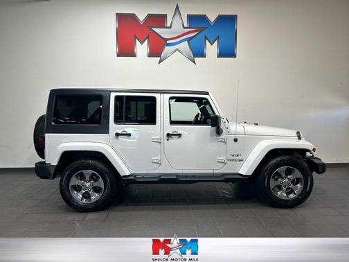 Bright White Clearcoat 2018 Jeep Wrangler JK Unlimited Sahara