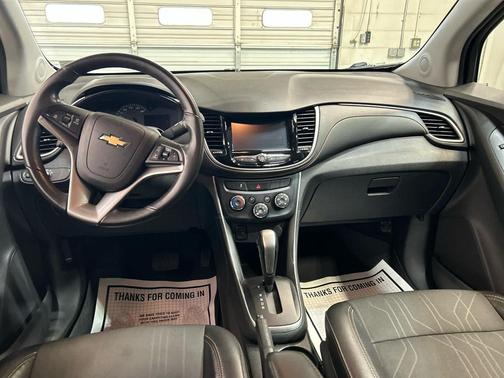 Orange Burst Metallic 2017 Chevrolet Trax LT
