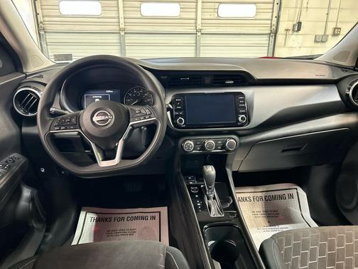 Scarlet Ember Tintcoat/Super Black 2024 Nissan Kicks SV