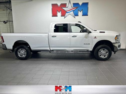 Bright White Clearcoat 2019 RAM 2500 Big Horn Crew Cab 4x4 8' Box