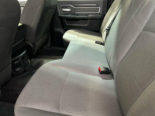 Bright White Clearcoat 2019 RAM 2500 Big Horn Crew Cab 4x4 8' Box