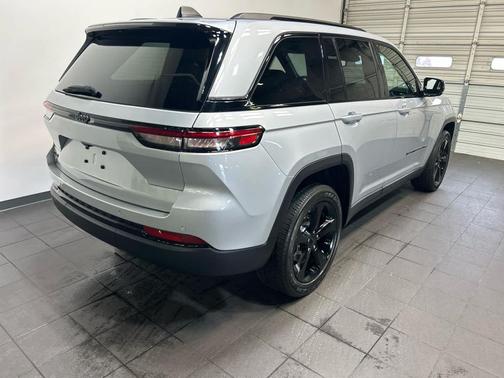 Silver Zynith 2023 Jeep Grand Cherokee Altitude