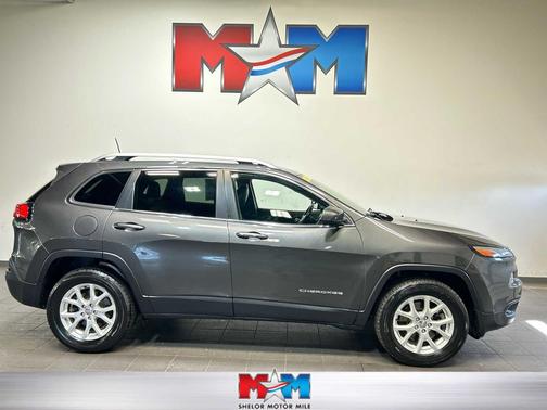 Granite Crystal Metallic Clearcoat 2017 Jeep Cherokee Latitude