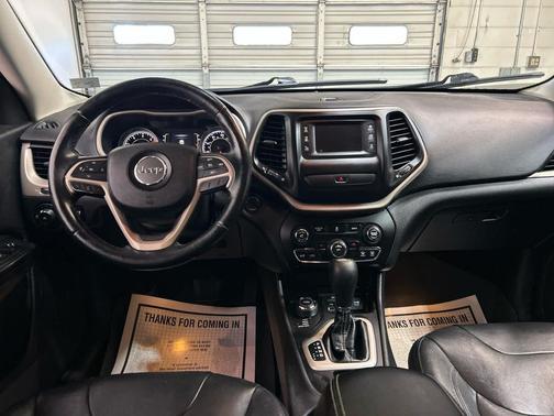 Granite Crystal Metallic Clearcoat 2017 Jeep Cherokee Latitude