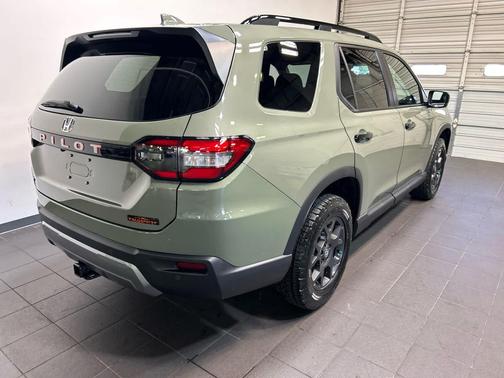 Ash Green Metallic 2026 Honda Pilot TrailSport