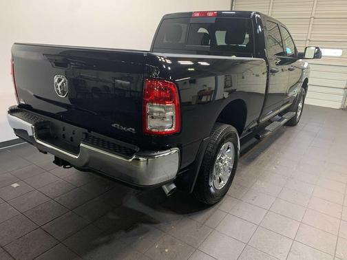 2022 RAM 2500 Tradesman Crew Cab 4x4 6'4' Box