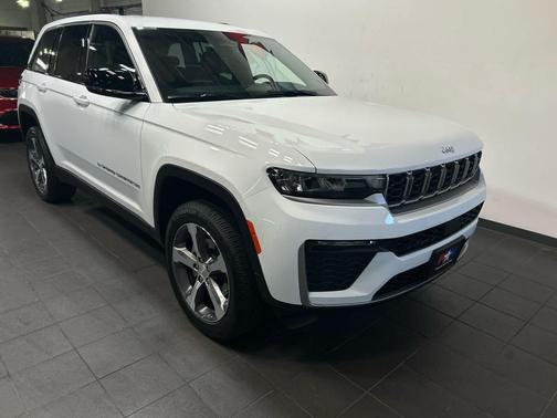 Bright White Clearcoat 2026 Jeep Grand Cherokee Limited