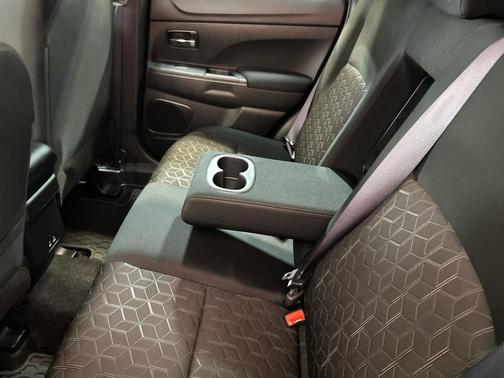 White Diamond 2024 Mitsubishi Outlander Sport 2.0 LE