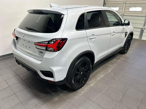 White Diamond 2024 Mitsubishi Outlander Sport 2.0 LE