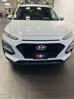 Chalk White 2021 Hyundai KONA SEL