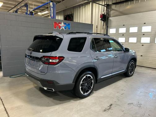 2026 Honda Pilot Touring 8-Passenger