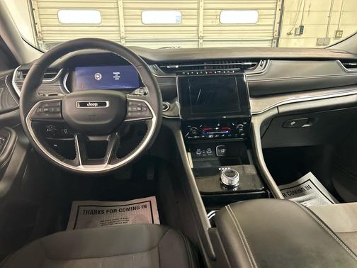 Bright White Clearcoat 2023 Jeep Grand Cherokee Laredo