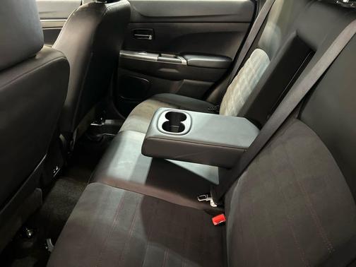 Mercury Gray Metallic 2024 Mitsubishi Outlander Sport SE