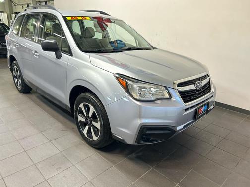 Ice Silver Metallic 2017 Subaru Forester 2.5i