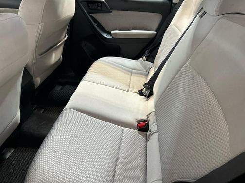 Ice Silver Metallic 2017 Subaru Forester 2.5i