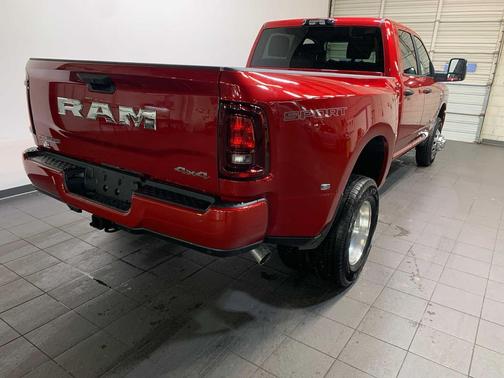 Molten Red Pearlcoat 2026 RAM 3500 Big Horn Crew Cab 4x4 8' Box