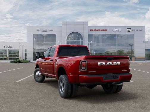 Molten Red Pearlcoat 2026 RAM 3500 Big Horn Crew Cab 4x4 8' Box