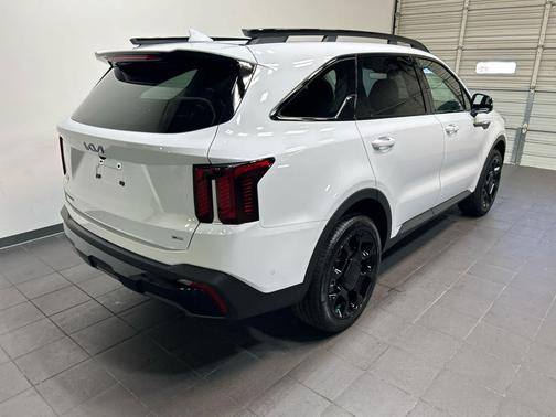 GLACIAL WHITE 2026 Kia Sorento SX