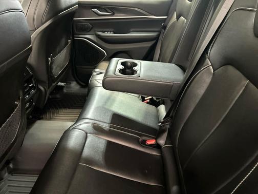 Bright White Clearcoat 2023 Jeep Grand Cherokee Limited
