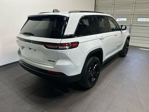 Bright White Clearcoat 2023 Jeep Grand Cherokee Limited