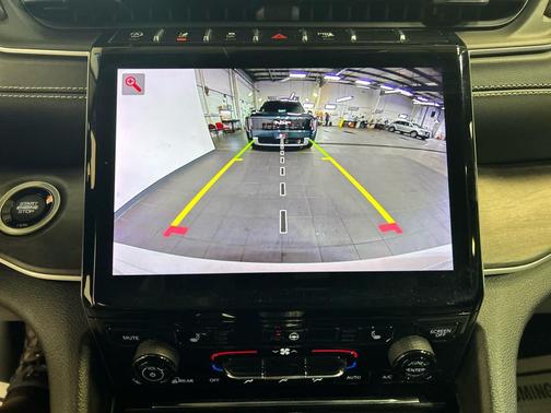 Bright White Clearcoat 2023 Jeep Grand Cherokee Limited