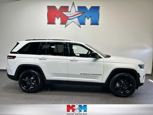 Bright White Clearcoat 2023 Jeep Grand Cherokee Limited