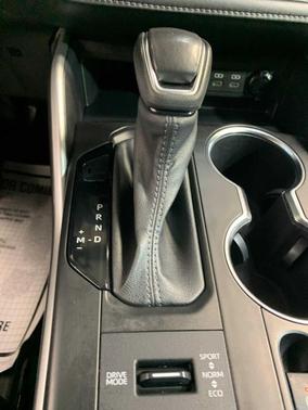 Midnight Black Metallic 2022 Toyota Highlander LE