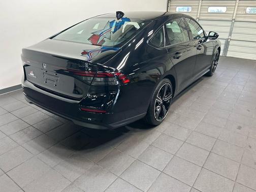 Crystal Black Pearl 2026 Honda Accord SE
