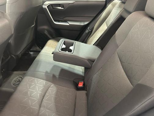 Super White 2021 Toyota RAV4 Hybrid XLE