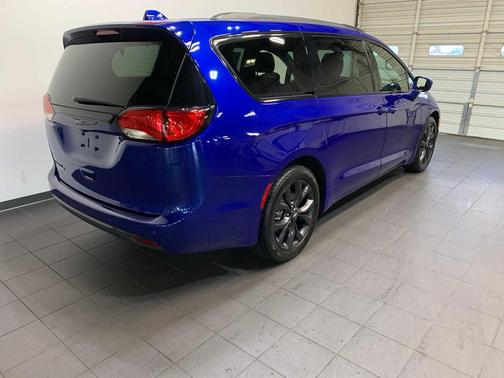 2020 Chrysler Pacifica Touring-L Plus