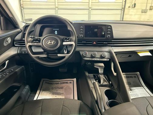Abyss Black 2026 Hyundai ELANTRA SE