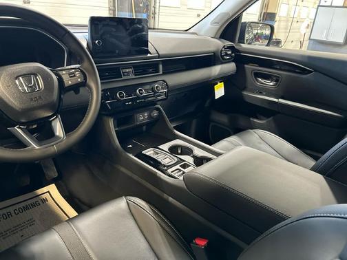 2025 Honda Pilot Touring 8-Passenger