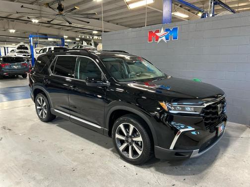 2025 Honda Pilot Touring 8-Passenger