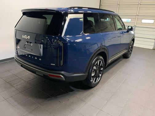 MIDNIGHT LAKE B 2027 Kia Telluride S