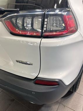 Bright White Clearcoat 2019 Jeep Cherokee Latitude Plus