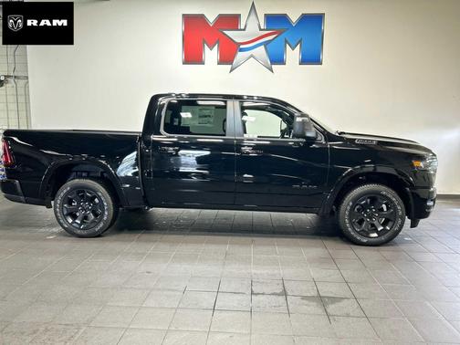 Diamond Black Crystal Pearlcoat 2026 RAM 1500 Big Horn/Lone Star