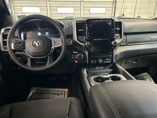 Diamond Black Crystal Pearlcoat 2026 RAM 1500 Big Horn/Lone Star