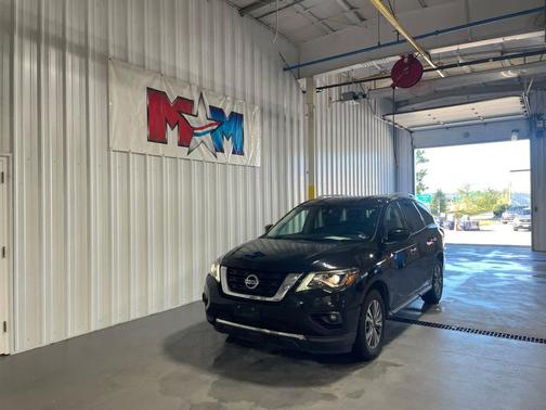 Magnetic Black Pearl 2019 Nissan Pathfinder SV