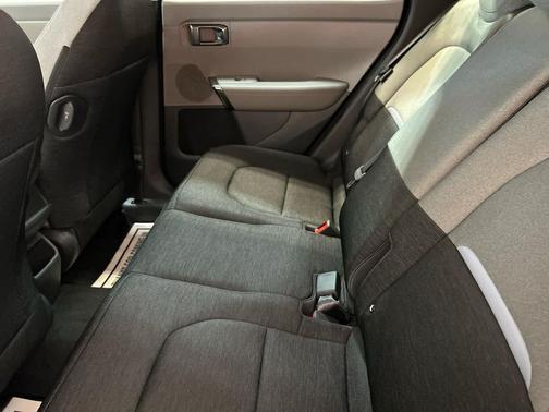 Ivory Silver 2027 Kia Seltos LX