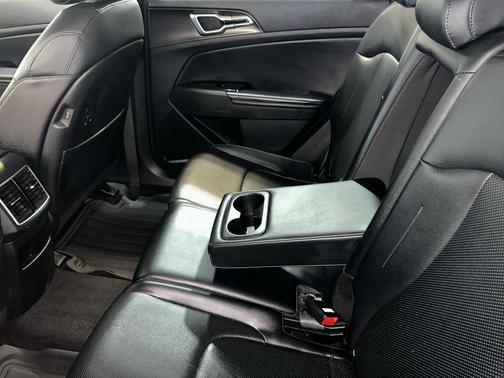 Everlasting Silver 2024 Kia Sportage EX