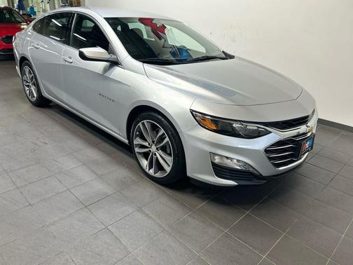 Silver Ice Metallic 2022 Chevrolet Malibu FWD LT
