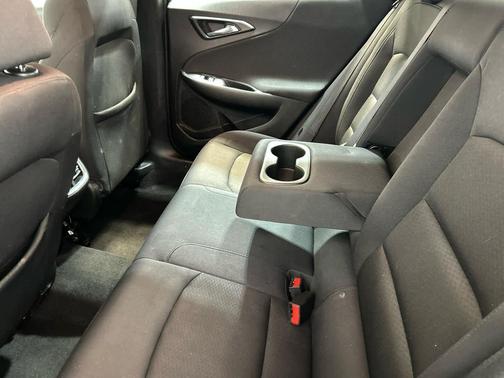 Silver Ice Metallic 2022 Chevrolet Malibu FWD LT
