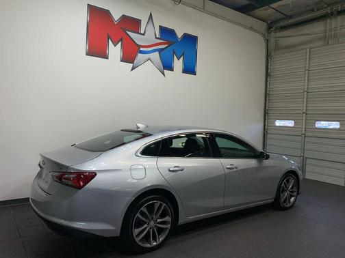 Silver Ice Metallic 2022 Chevrolet Malibu FWD LT