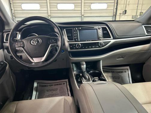Celestial Silver Metallic 2017 Toyota Highlander Hybrid Limited
