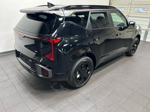 Aurora Black Pearl 2027 Kia Seltos X-Line S