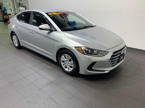 2018 Hyundai ELANTRA SE