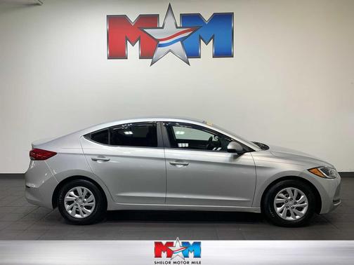 2018 Hyundai ELANTRA SE